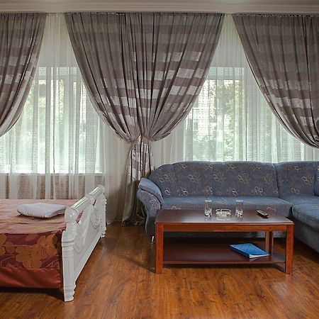 אסטנה Hotel Topaz מראה חיצוני תמונה