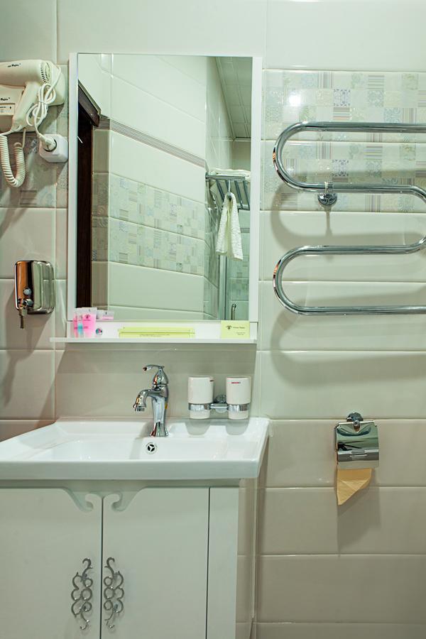 אסטנה Hotel Topaz מראה חיצוני תמונה