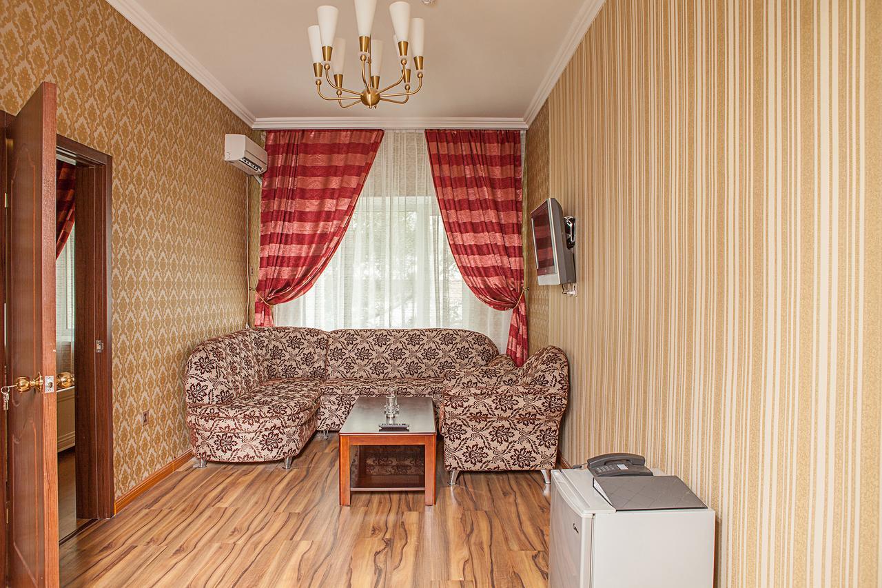 אסטנה Hotel Topaz מראה חיצוני תמונה